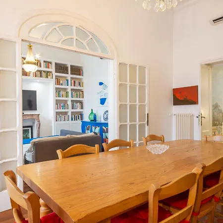 Elizabeth In Barberini Apartment *