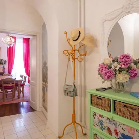 Elizabeth In Barberini Apartment