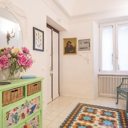Elizabeth In Barberini Apartment